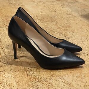 Jessica Simpson Black Pointed Toe Leather Pumps